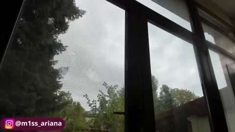 Snapshot of m1ss_ariana chatting on 12, 10, 2025 Ariana online show from 12, 10, 2025