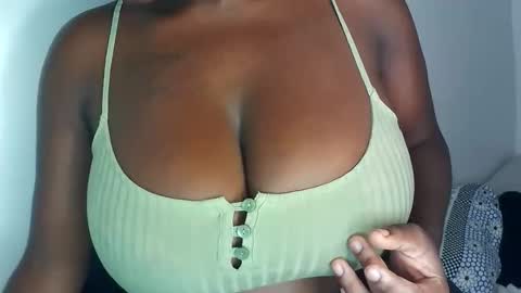 Snapshot of m_tits3 chatting on 12, 9, 2025 m_tits3 online show from 12, 9, 2025