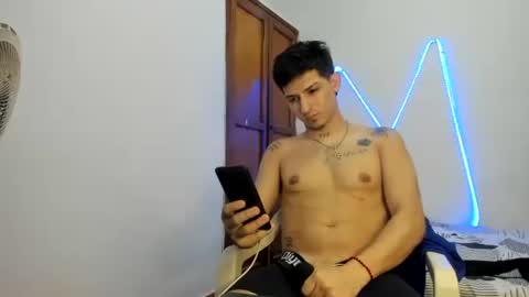 Snapshot of maaster420 chatting on 11, 11, 2025 itgram pezlo josue online show from 11, 11, 2025