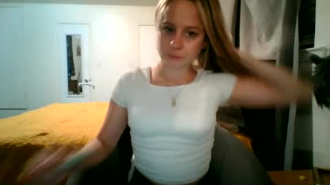 Snapshot of maceyloves chatting on 7, 8, 2026 maceyloves online show from 7, 8, 2026