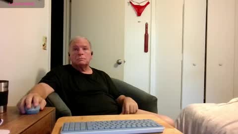 Snapshot of mackdocc001 chatting on 28, 4, 2026 mackdocc001 online show from 28, 4, 2026