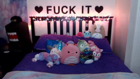 Mackenzie Wolfe online show from 4, 12, 2024