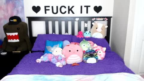 Mackenzie Wolfe online show from 7, 1, 2025