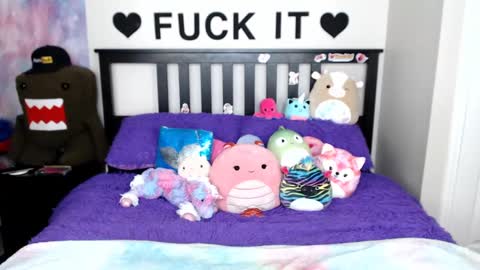 Mackenzie Wolfe online show from 10, 3, 2025