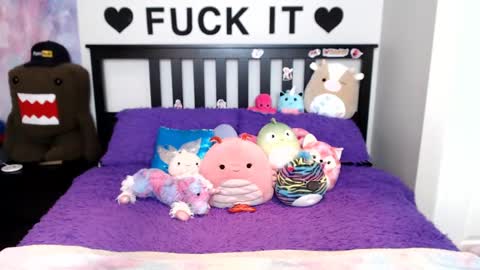 Mackenzie Wolfe online show from 11, 9, 2025