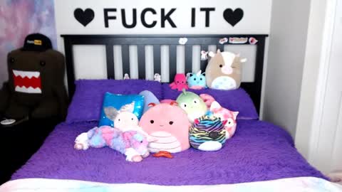 Mackenzie Wolfe online show from 11, 10, 2025