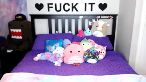 Mackenzie Wolfe online show from 18, 10, 2025