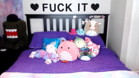 Mackenzie Wolfe online show from 5, 11, 2025