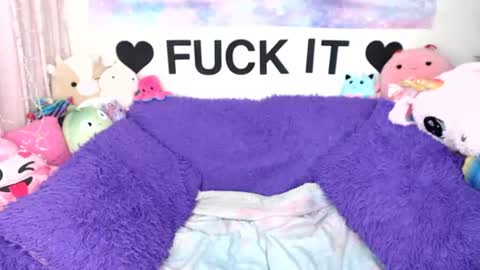 Mackenzie Wolfe online show from 24, 6, 2026