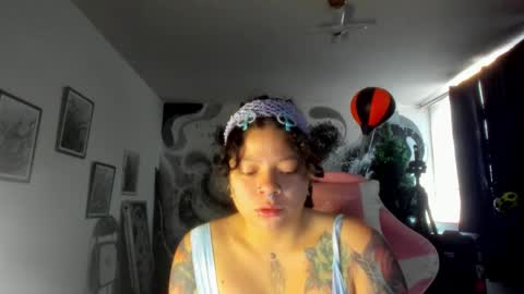 Snapshot of madam_sativa chatting on 20, 11, 2025 di online show from 20, 11, 2025