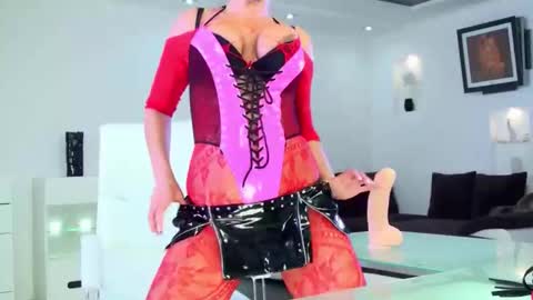 MadameXXX777 online show from 28, 11, 2025