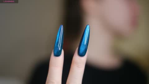 Snapshot of maddi_s_here chatting on 19, 11, 2025 Maddi online show from 19, 11, 2025