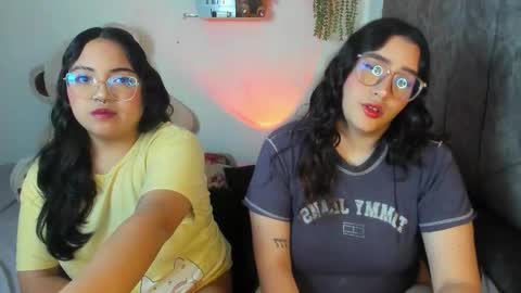 Snapshot of maddie_and_chelsea_ chatting on 29, 11, 2025 Maddie and Chelsea online show from 29, 11, 2025