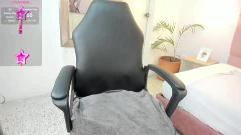 Snapshot of maddie_greyy chatting on 2, 10, 2025 Maddie Grey online show from 2, 10, 2025