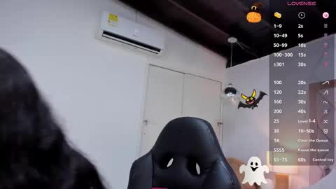 Snapshot of maddie_greyy chatting on 4, 11, 2025 Maddie Grey online show from 4, 11, 2025