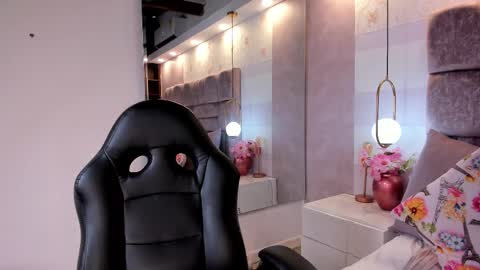 Snapshot of maddie_greyy chatting on 14, 11, 2025 Maddie Grey online show from 14, 11, 2025