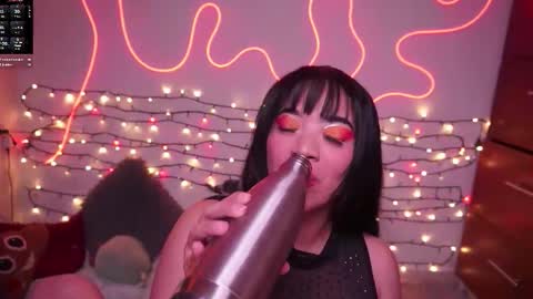 Snapshot of maddisrock chatting on 2, 12, 2025 madis online show from 2, 12, 2025