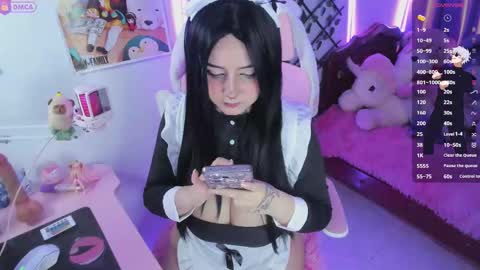 Maddy Foox online show from 7, 11, 2025