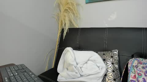 Snapshot of madelaine_blosson chatting on 20, 4, 2026 Madelaine online show from 20, 4, 2026
