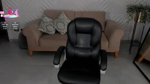 Snapshot of madelinefox_ chatting on 6, 3, 2026 Madeline online show from 6, 3, 2026