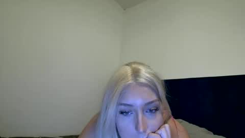 yourfavblonde online show from 2, 12, 2025