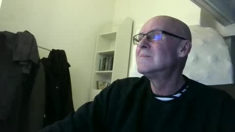 madio1187940 online show from 23, 12, 2025