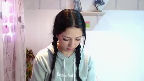 Snapshot of madisoncambel chatting on 12, 12, 2024 Madison Cambel online show from 12, 12, 2024