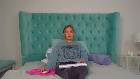 Snapshot of madisonclares chatting on 10, 10, 2025 Madison online show from 10, 10, 2025