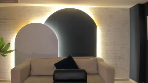 Maddi Collins online show from 8, 3, 2026