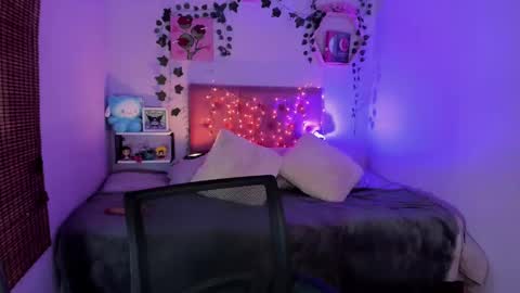 Snapshot of madissonborch chatting on 17, 10, 2025 Rouse  online show from 17, 10, 2025