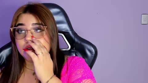 Snapshot of madissonlee__ chatting on 16, 12, 2025 madissonlee__ online show from 16, 12, 2025