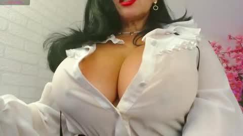 Snapshot of madlyn_dee chatting on 4, 10, 2025 Leena online show from 4, 10, 2025