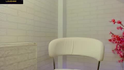 Snapshot of madlyn_dee chatting on 11, 11, 2025 Leena online show from 11, 11, 2025