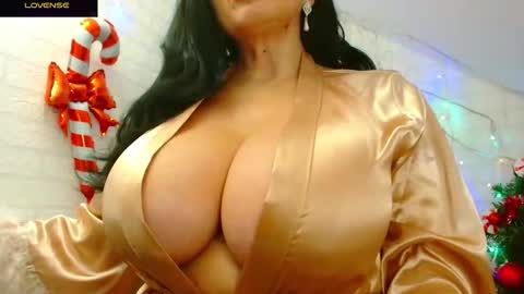 Snapshot of madlyn_dee chatting on 15, 12, 2025 Leena online show from 15, 12, 2025