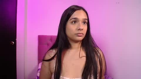 mae and nathan online show from 25, 11, 2025