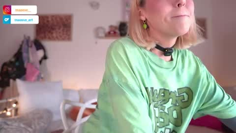 Snapshot of maeeve_ chatting on 21, 4, 2026 Maeve schedule 11 am- 530 pm colombia time online show from 21, 4, 2026