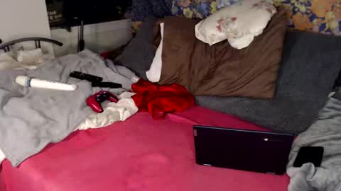 Mae Mariposa  online show from 11, 1, 2026