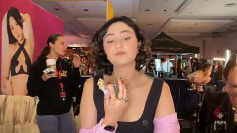 Meaves online show from 7, 2, 2026