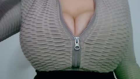 Snapshot of maggielandrin chatting on 3, 12, 2024 Maggie online show from 3, 12, 2024