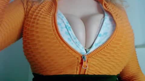 Snapshot of maggielandrin chatting on 27, 1, 2025 Maggie online show from 27, 1, 2025