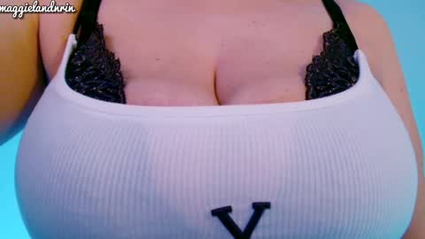 Snapshot of maggielandrin chatting on 14, 10, 2025 Maggie online show from 14, 10, 2025