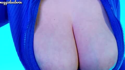 Snapshot of maggielandrin chatting on 22, 10, 2025 Maggie online show from 22, 10, 2025