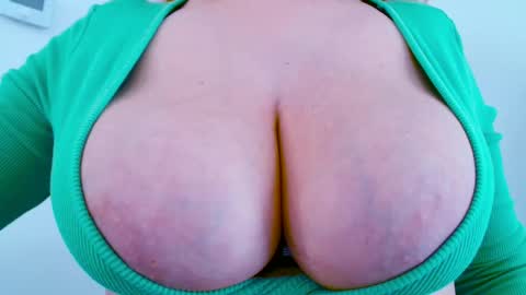 Snapshot of maggielandrin chatting on 12, 11, 2025 Maggie online show from 12, 11, 2025