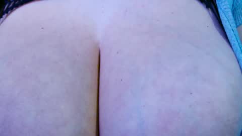 Snapshot of maggielandrin chatting on 16, 11, 2025 Maggie online show from 16, 11, 2025