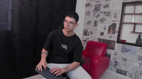 Snapshot of magic_boy01 chatting on 3, 2, 2025 Damian Rivers online show from 3, 2, 2025