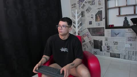 Snapshot of magic_boy01 chatting on 4, 2, 2025 Damian Rivers online show from 4, 2, 2025