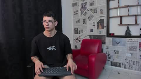 Snapshot of magic_boy01 chatting on 5, 2, 2025 Damian Rivers online show from 5, 2, 2025