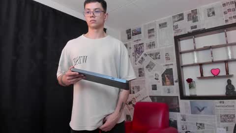 Snapshot of magic_boy01 chatting on 20, 2, 2025 Damian Rivers online show from 20, 2, 2025