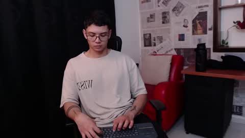 Snapshot of magic_boy01 chatting on 28, 2, 2025 Damian Rivers online show from 28, 2, 2025