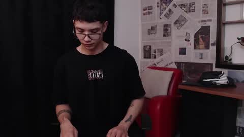 Snapshot of magic_boy01 chatting on 1, 3, 2025 Damian Rivers online show from 1, 3, 2025